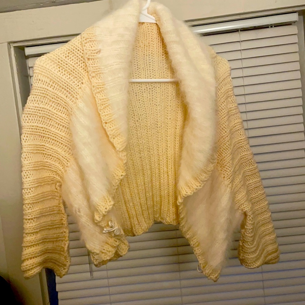 Marilyn Monroe-esq cream colored crop sweater